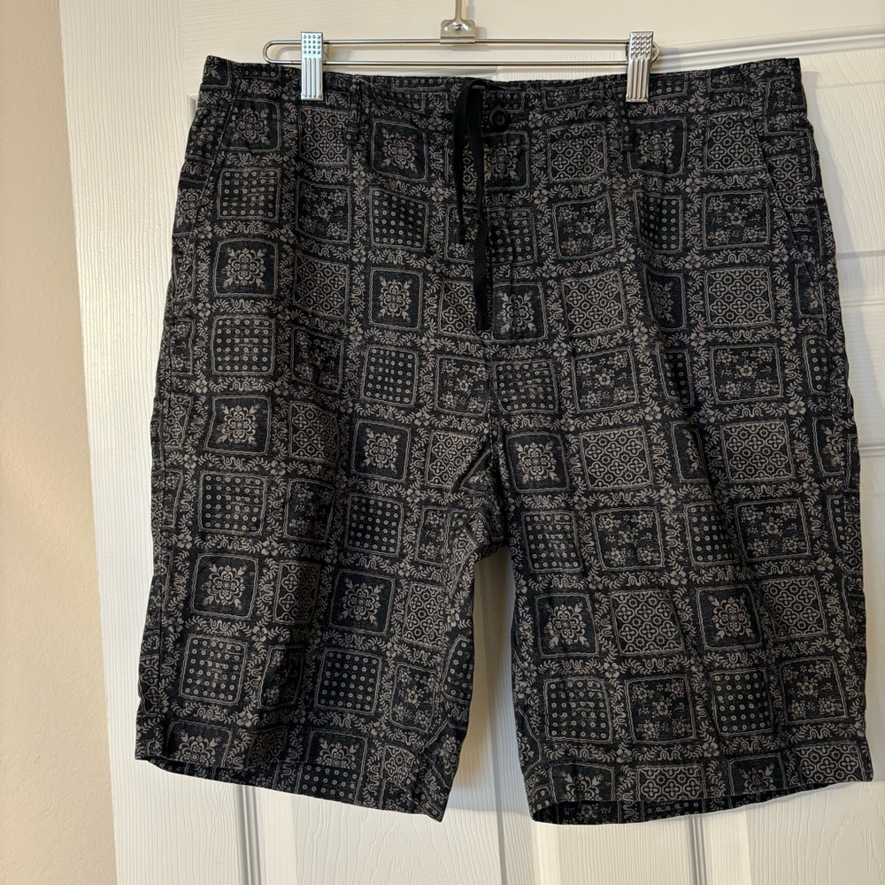 Reyn Spooner Uniqlo Hawaiian Chino Shorts, Black Size L 33-36 inch